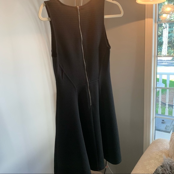 Simple black dress zipper back - Picture 2 of 2